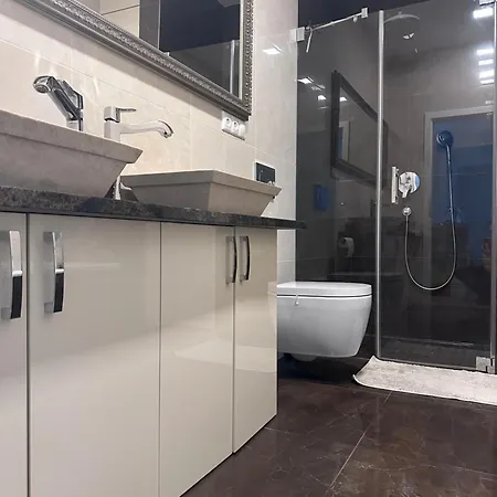 Luxury Center With Balcony *