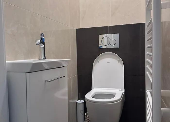 Luxury Center With Balcony Apartament