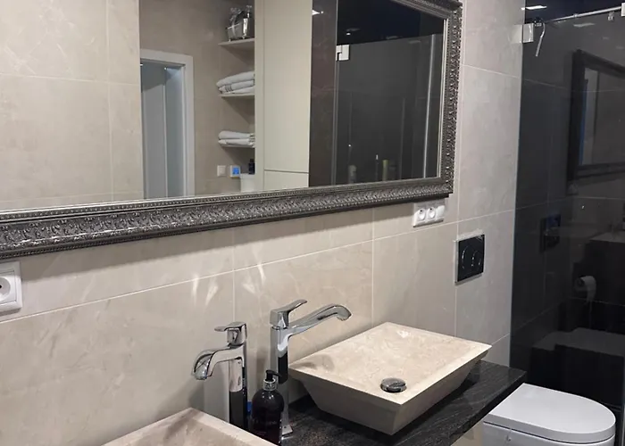 Luxury Center With Balcony Apartament