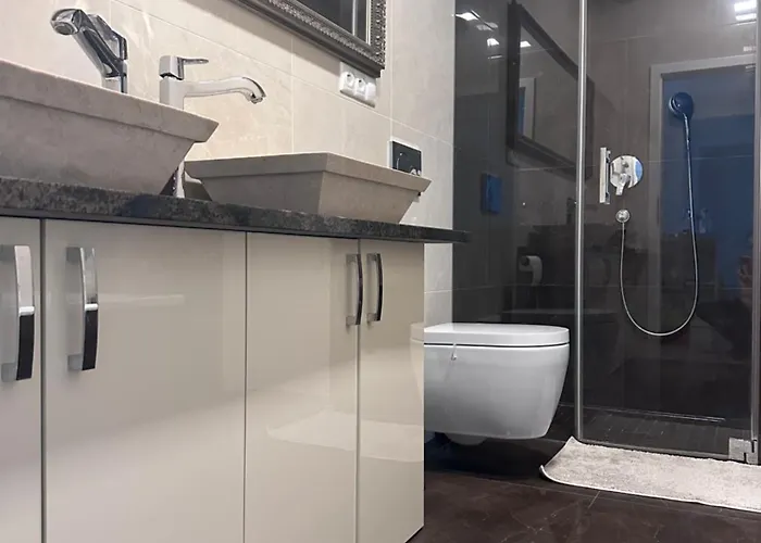 Luxury Center With Balcony *